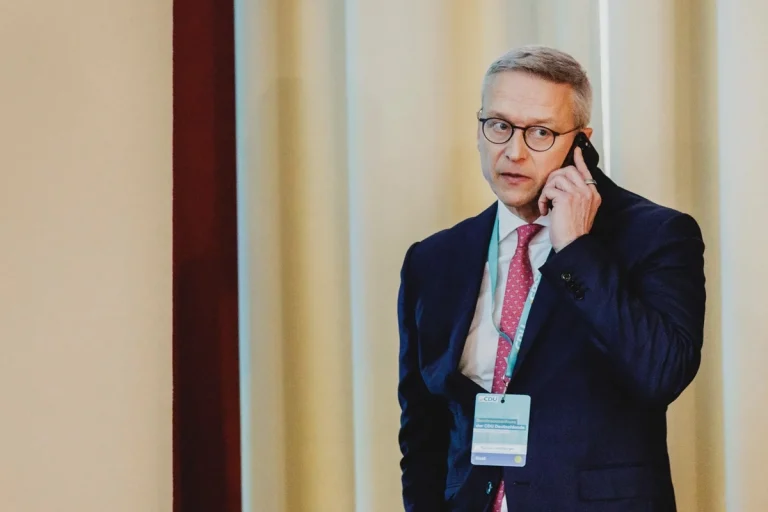 Ministre allemand au cœur de la polémique pour l'utilisation de l'intelligence artificielle dans ses discours officiels