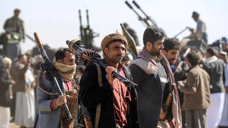 Les Houthis accusent l'Arabie saoudite de cibler un avion iranien dans l'espace aérien yéménite
