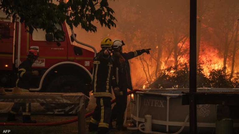 La France mobilise 2700 militaires et policiers pour aider à éteindre les incendies