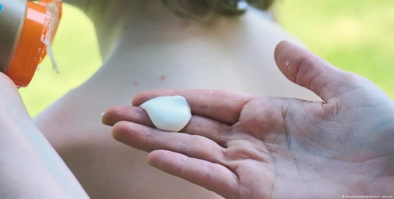 Les droits des consommateurs mettent en garde contre la prolifération de crèmes solaires d'origine inconnue