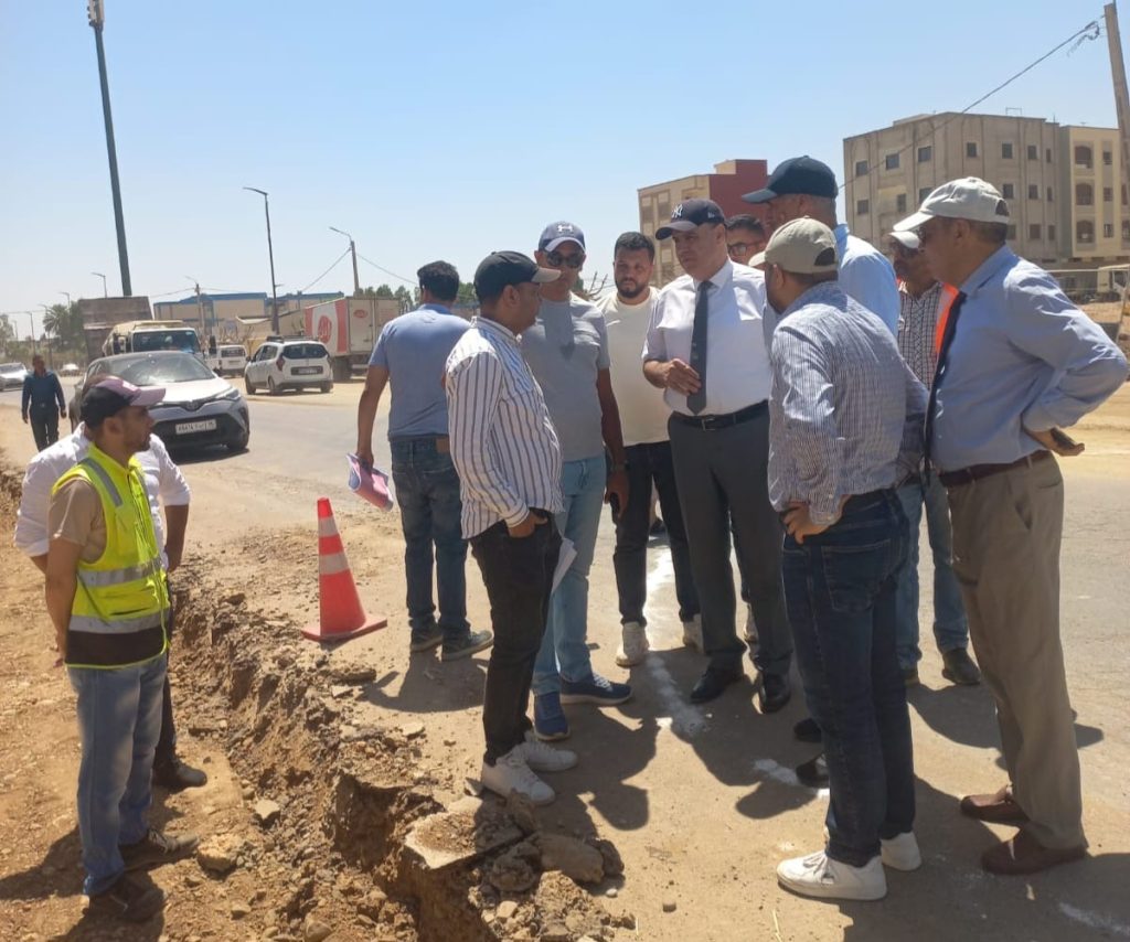 Le gouverneur de Sidi Slimane suit l'avancement des travaux d'aménagement de l'avenue Hassan II.. le taux d'achèvement atteint 25%