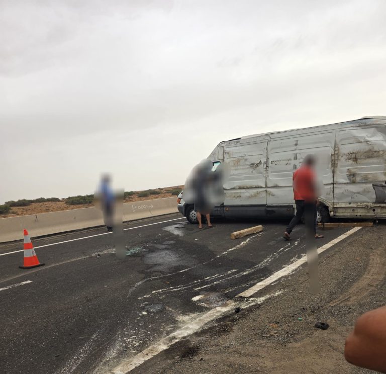 Accident de camion sur l'autoroute entre Taza et Guercif – Photos