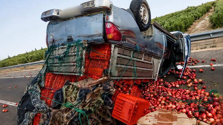 Guerci-Sef.. Renversement d'un "pickup" chargé de pêches sur l'autoroute