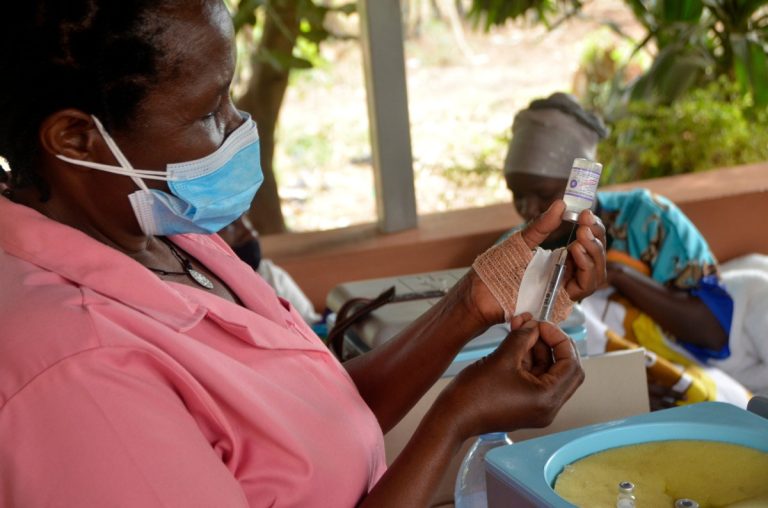Selon l’OMS, 64,7 millions de personnes sont infectées par le VHB en Afrique, avec seulement 4 % ayant accès au diagnostic.