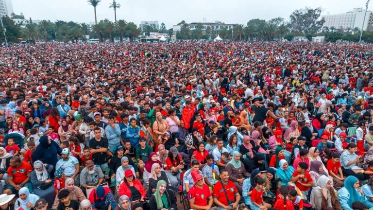 Agadir.. 60 000 supporters ont créé un spectacle exceptionnel dans la "Fan Zone" lors du match Maroc-Canada
