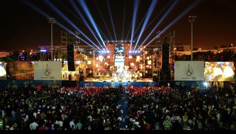 Agadir.. Badr Ouabi et Zouhair Bahaoui enflamment les nuits de Timitar pour un lancement réussi