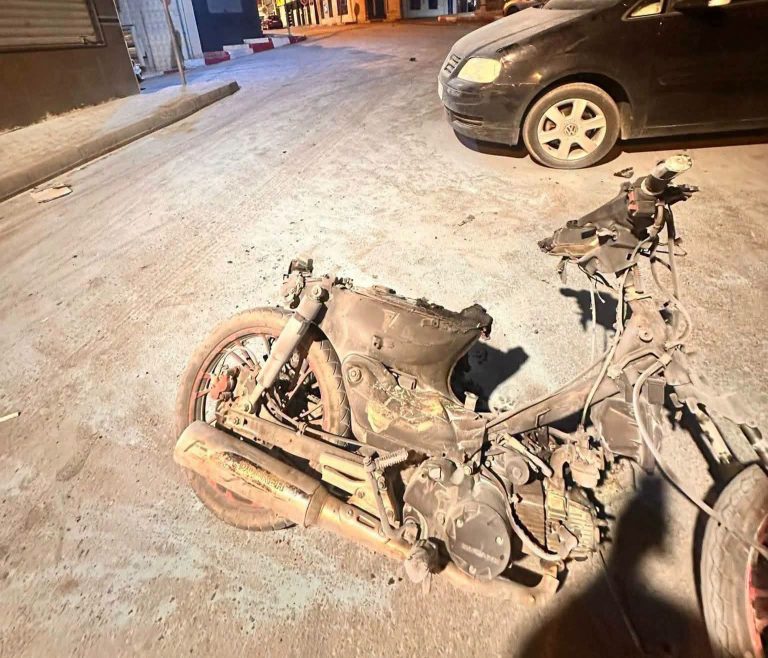 Al Hoceïma... Une dispute lors du passage d'un cortège de mariage se termine par une agression et l'incendie d'une moto
