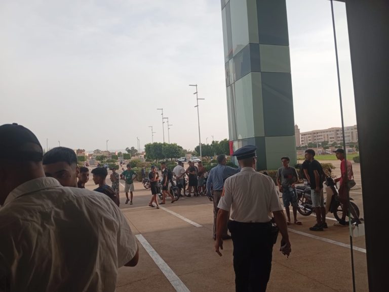Oujda.. Les autorités interviennent pour empêcher des dizaines de personnes de se diriger vers le nord