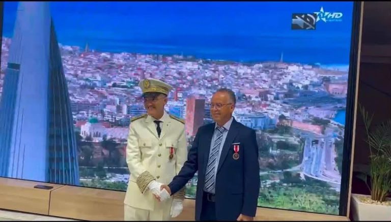 Le médaillon royal commémore l'empreinte profonde de Saleh Al-Aboudi à Nador