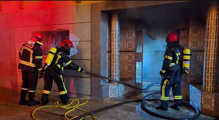 Incendie d'une voiture dans un complexe résidentiel à Tanger, la Protection Civile en alerte