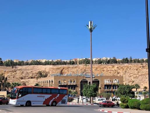 Les autorités de Fès suspendent les liaisons vers les villes du nord suite à l'afflux de jeunes dans les gares routière et ferroviaire