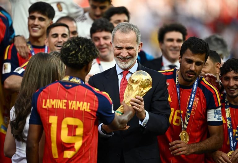 Le roi d'Espagne surprend Lamine Yamal avec un geste exceptionnel (Vidéo)