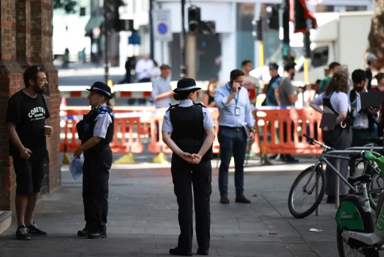 Une femme sème la terreur à Londres après une attaque au couteau sur 4 personnes
