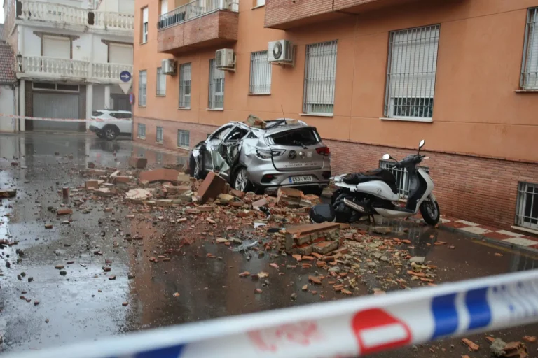 Espagne : le tremblement de terre de Grenade cause des dégâts matériels aux maisons et aux voitures