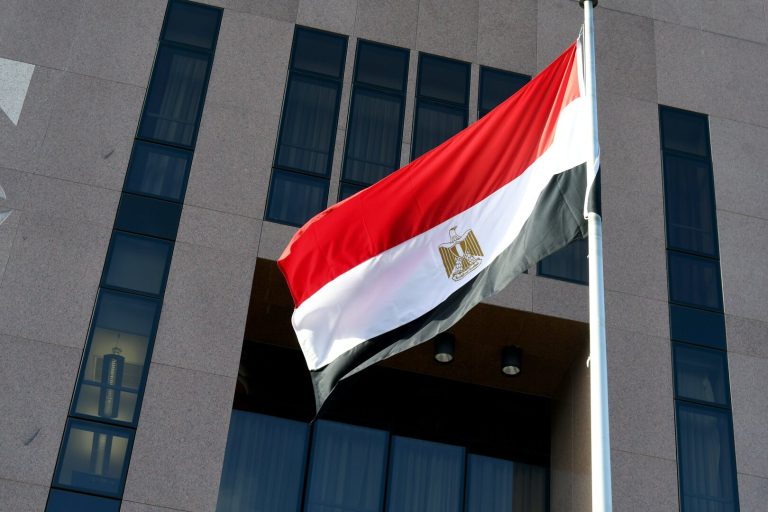 En Égypte... une carte SIM conduit un jeune homme à 25 ans de prison