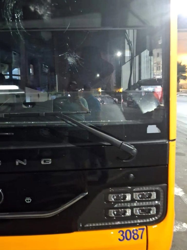Agadir.. Un bus de transport urbain caillassé à Tadart Anza et appels à l'intervention de la sécurité