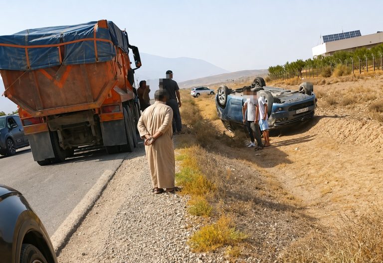 Guerçif.. Une collision se termine par le renversement d'une voiture et des blessures sur la route de Saka