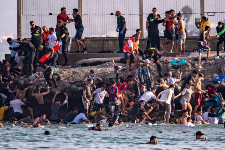 Critiques des droits de l'homme contre l'Espagne après la tragédie du passage de Sebta occupée