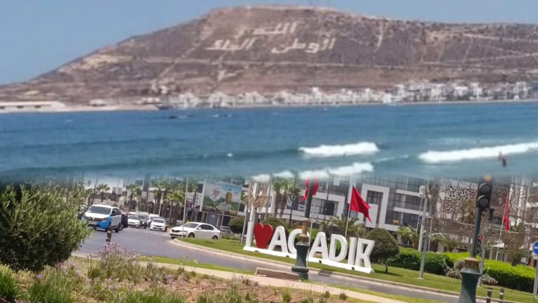La magie d'Agadir... Quand les vagues embrassent les montagnes sur des chants de musique amazighe