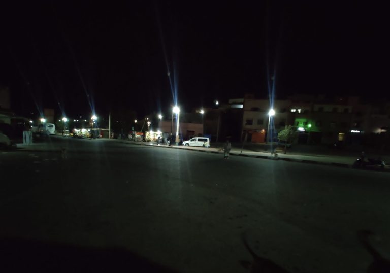 Taroudant.. La faiblesse de l'électricité suscite le mécontentement des habitants d'un douar d'Aït Ikkas