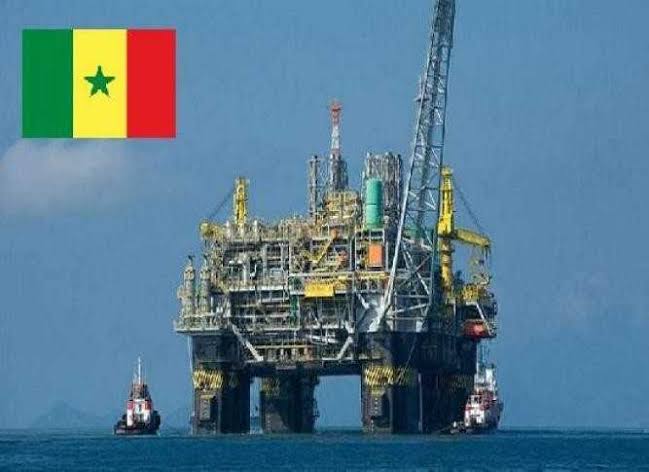 Le Sénégal vient d’entrer de plain-pied dans l’ère des producteurs de pétrole grâce à son nouveau gisement de pétrole de 650 milliards par an