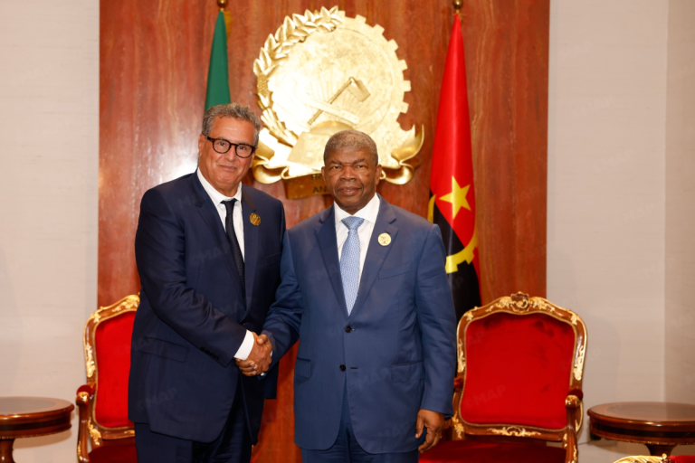 Le président angolais reçoit Aziz Akhannouch en marge du Sommet extraordinaire de l'Union africaine
