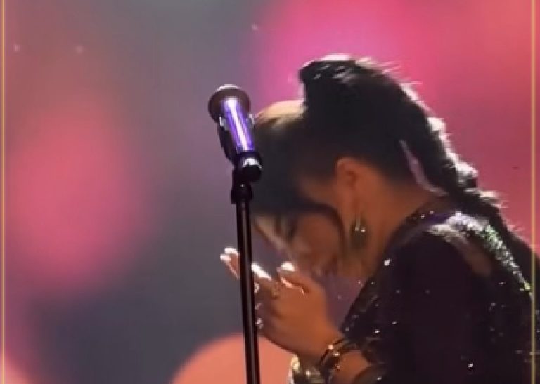 Les larmes de Dounia Batma l'emportent lors de l'interprétation de la chanson «Waadi» à Tanger