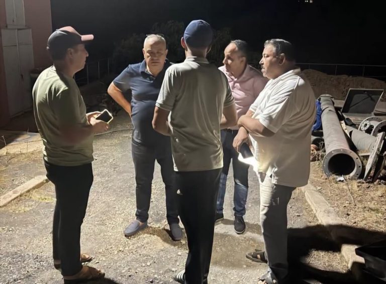 Le wali de la province de Khénifra poursuit ses tournées nocturnes à M'rirt pour accélérer la résolution de la crise de l'eau