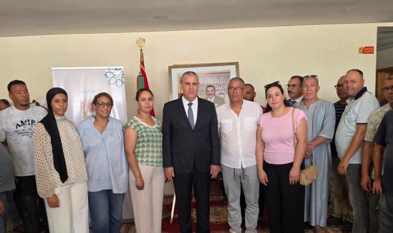Sidi Slimane... Le gouverneur préside une rencontre de communication pour les Marocains du monde