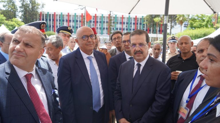 Kénitra... Rencontre de communication avec les Marocains du monde qui met en lumière les enjeux du développement et évoque la transformation de la ville