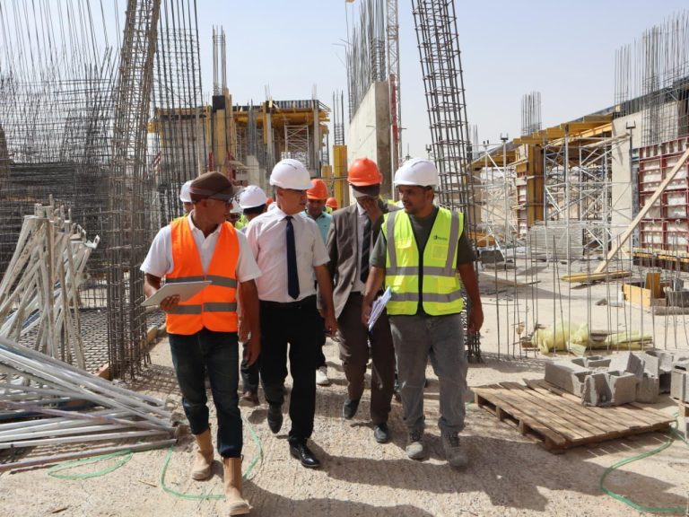 Le wali de la province de Jerada inspecte sur le terrain les travaux de construction de l'hôpital provincial