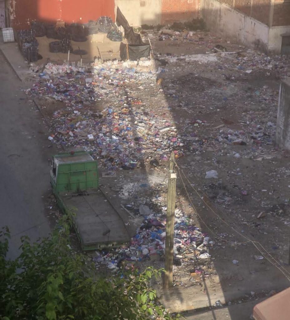 Al Hoceima... La prolifération des déchets suscite un large mécontentement parmi les habitants et les visiteurs d'Issaguen