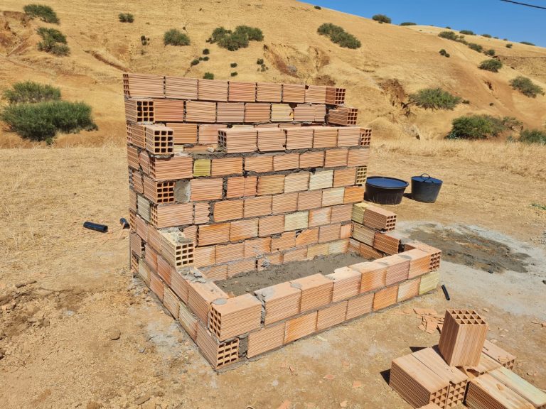 Fontaines d'Azghar à Sidi Slimane : arrêt temporaire des travaux de raccordement dû à des dysfonctionnements techniques et intervention régionale pour régler la situation