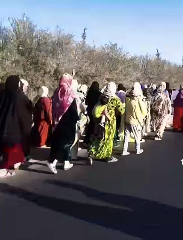 Talaoudant.. La soif pousse les femmes du douar El Bourra à protester et à demander une intervention