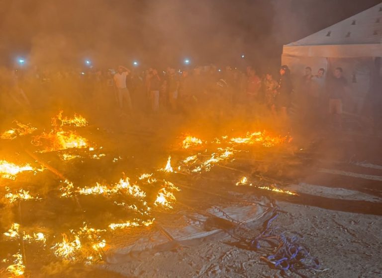 El Jadida.. Un court-circuit déclenche un incendie dans une tente de cavalerie à Moulay Abdellah et détruit 16 fusils