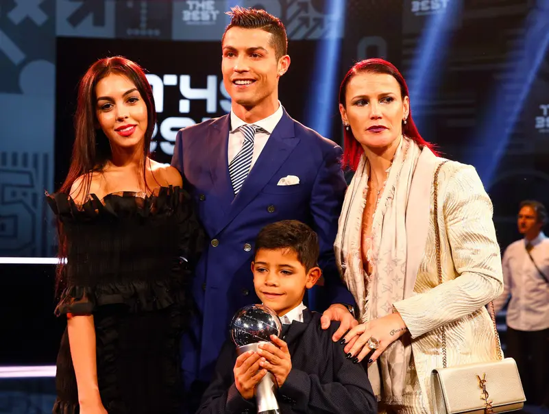 Le document de mariage de Ronaldo et Georgina révèle de nouveaux secrets… Séparation des biens et absence de la famille du joueur portugais