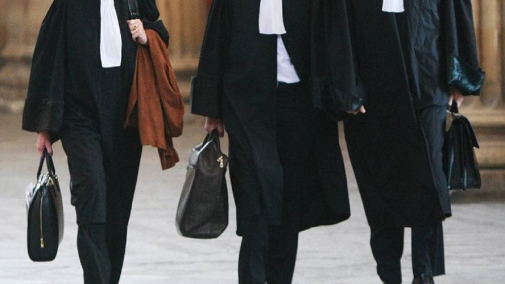 La loi sur la profession d'avocat entre en vigueur après sa publication au Journal officiel