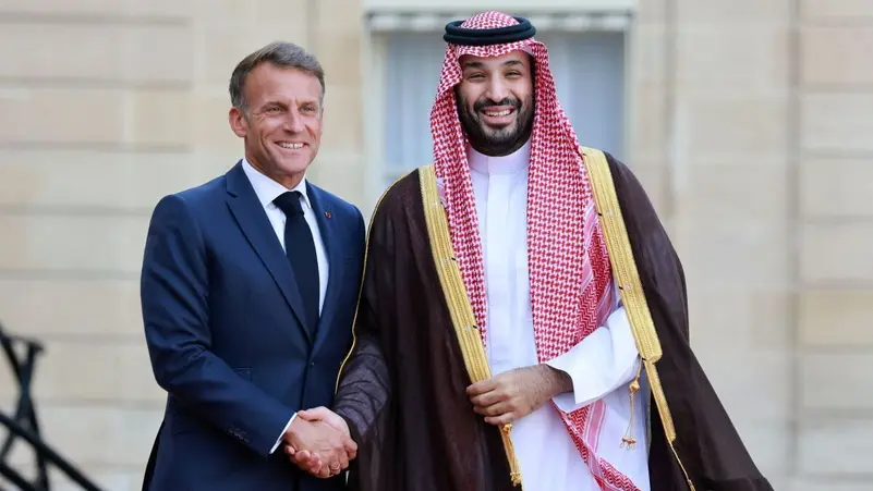 Macron reçoit le Prince héritier saoudien au Palais de l'Élysée à Paris
