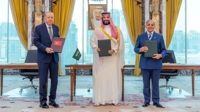 L'Arabie saoudite, la Turquie et le Pakistan signent la « Convention de La Mecque » pour la défense mutuelle