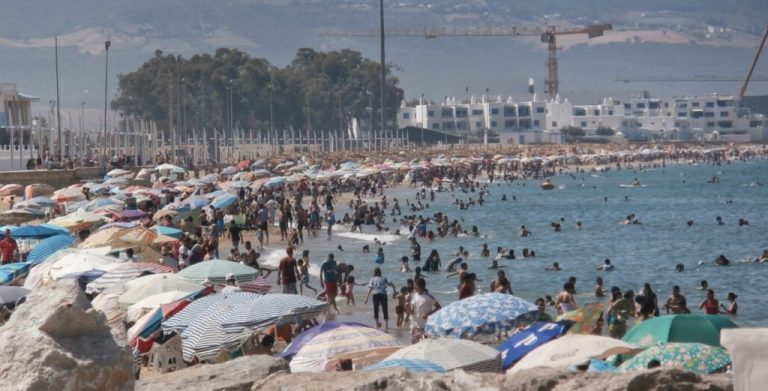 Martil.. flambée des prix de location d'appartements poussant des familles à dormir dans la rue