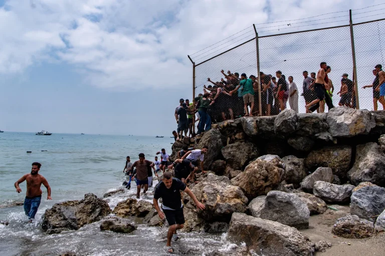 Augmentation des décès lors des tentatives de traversée vers Ceuta occupée à 67 cas