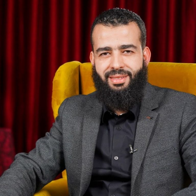 Mohamed Rizki met en garde les Marocains contre la diffusion de ses chansons après que "Ana El Ghaltan" ait atteint la tendance : "Je serai ton adversaire devant Dieu"