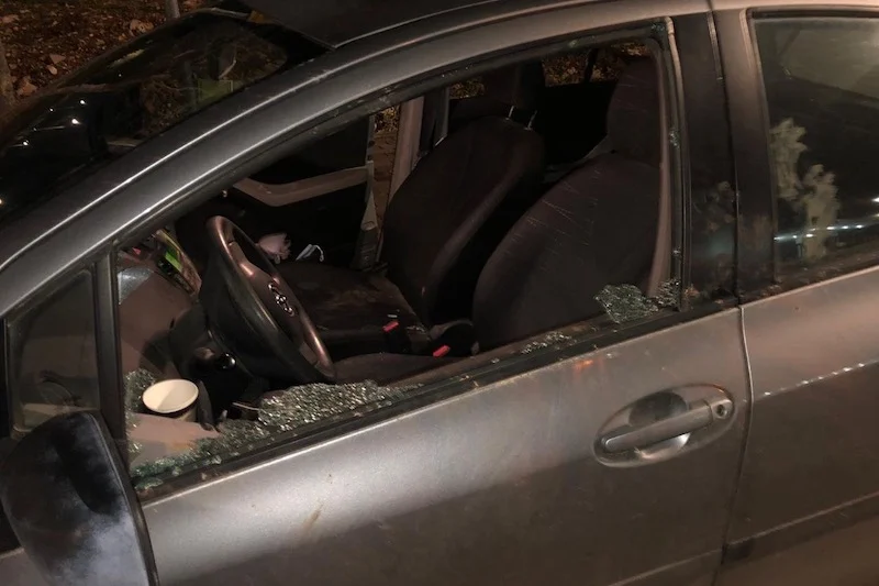 Un gang jette des pierres sur des voitures sur l'autoroute à Kénitra
