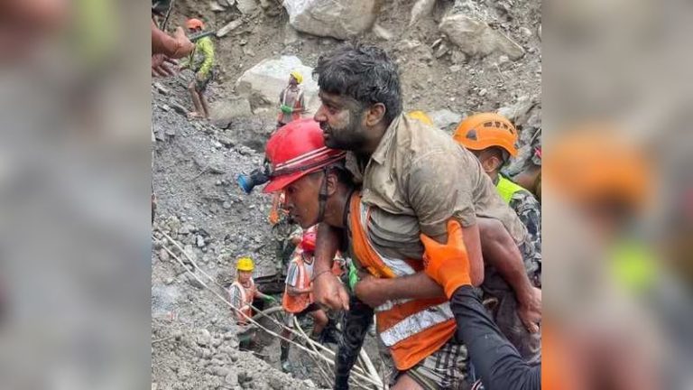 Après 9 jours sous terre.. Sauvetage de deux ouvriers à l'intérieur d'un tunnel au Népal