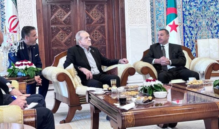 Malgré l'escale de son avion en Algérie, la pression de Trump contraint Tebboune à éviter de recevoir le président iranien