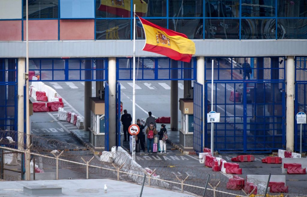 Choc pour les détenteurs de visas Schengen au poste de Sebta occupée : 1000 euros et réservation d'hôtel avant le passage