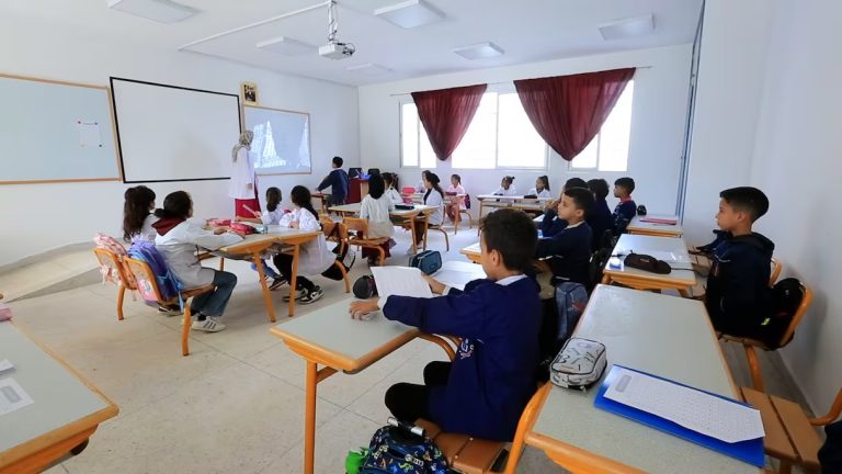 À partir du 20 septembre, le ministère de l'Éducation demande aux établissements d'adopter l'heure légale