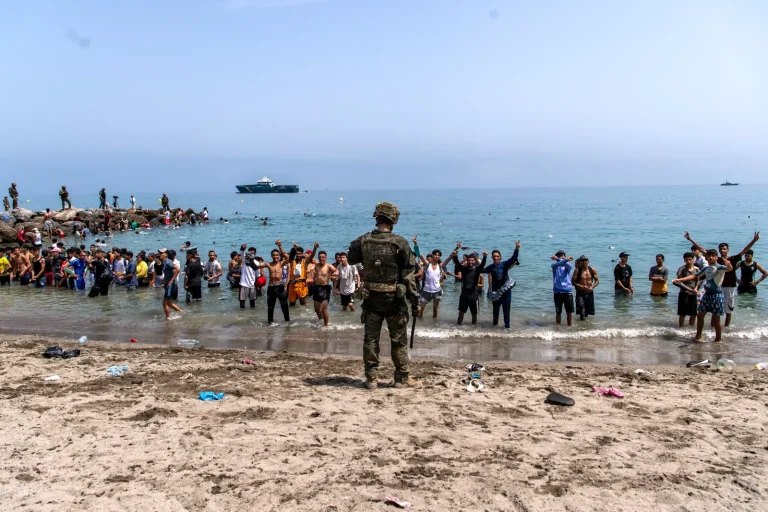 Ceuta occupée.. L'Espagne annonce le retour de plus de 5300 migrants au Maroc