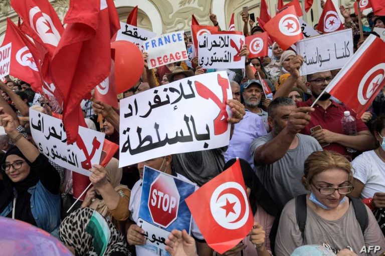 Tunisie.. arrestation d'un journaliste de premier plan juste avant sa participation à une émission radio