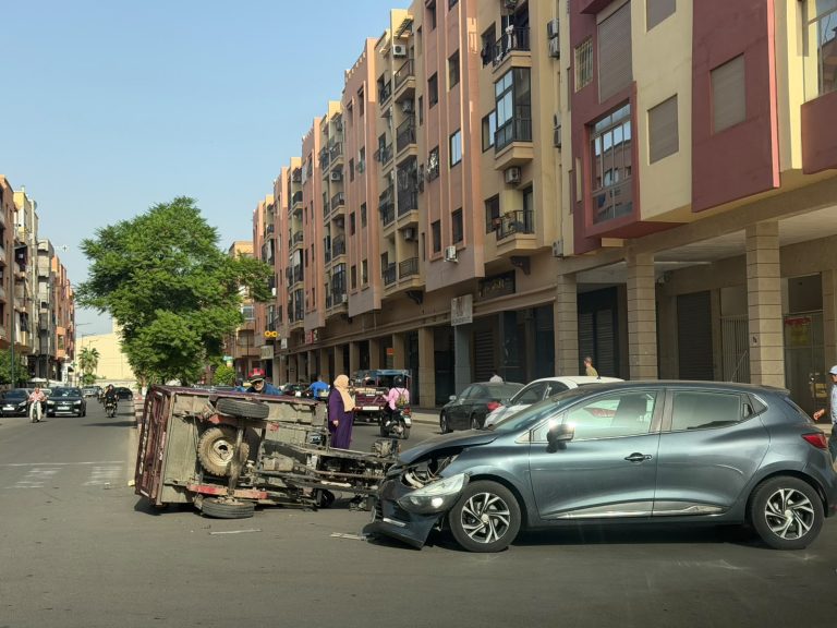 Marrakech.. un terrible accident de la circulation suite à une forte collision entre une voiture et un « triporteur »